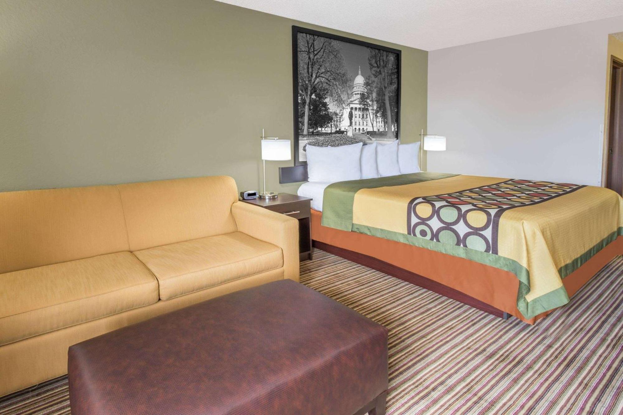 Super 8 By Wyndham Madison South Motel Eksteriør billede