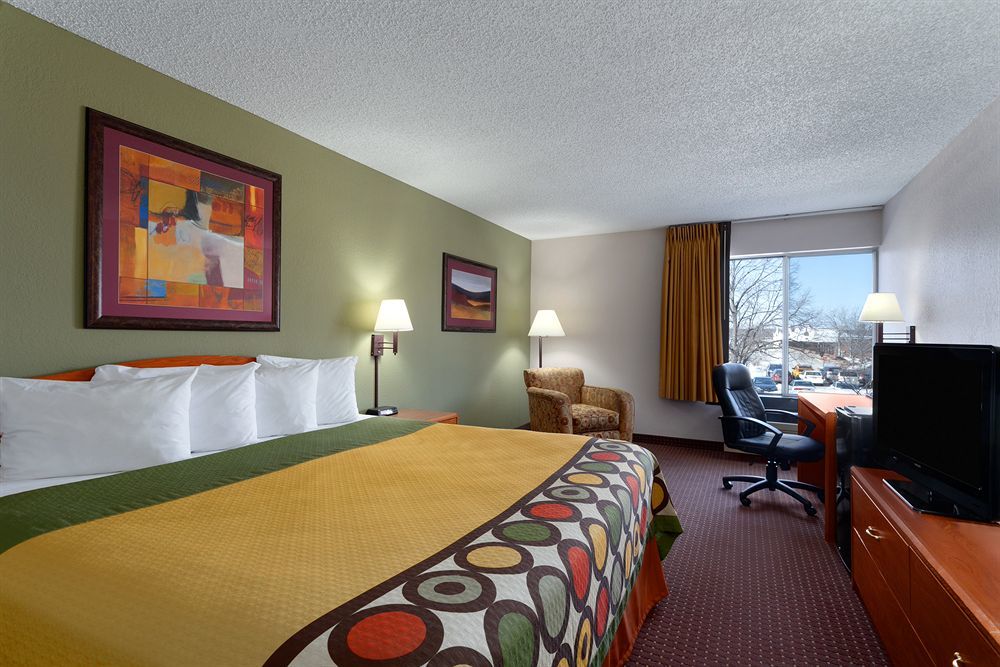 Super 8 By Wyndham Madison South Motel Eksteriør billede